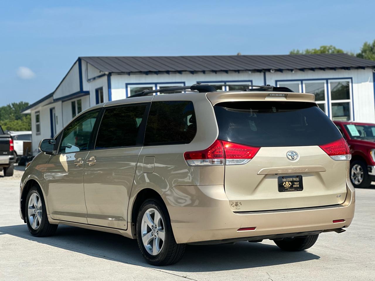 Toyota Sienna LE FWD 8-Passenger V6 2014