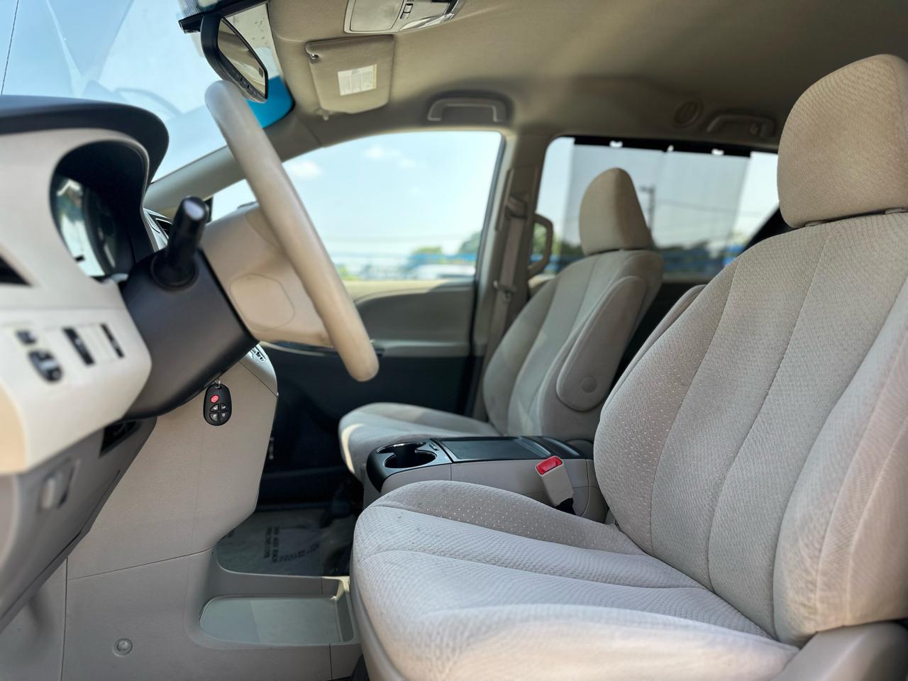 Toyota Sienna LE FWD 8-Passenger V6 2014