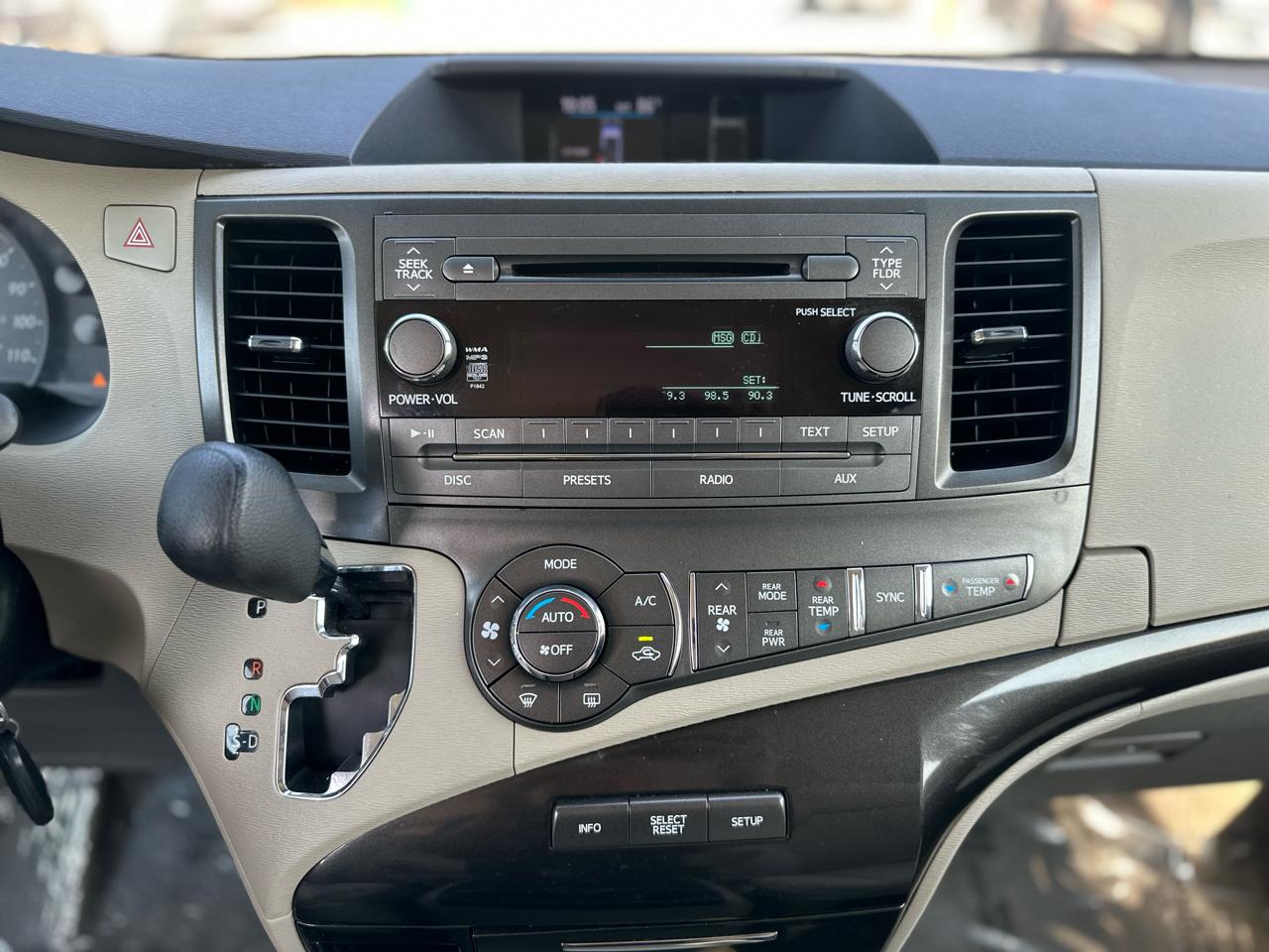 Toyota Sienna LE FWD 8-Passenger V6 2014
