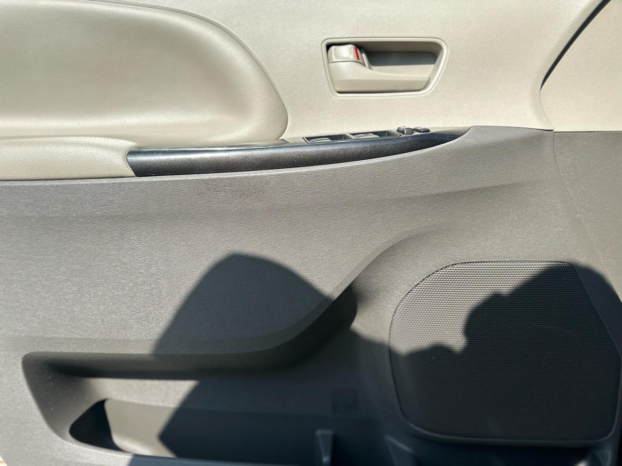 Toyota Sienna LE FWD 8-Passenger V6 2014
