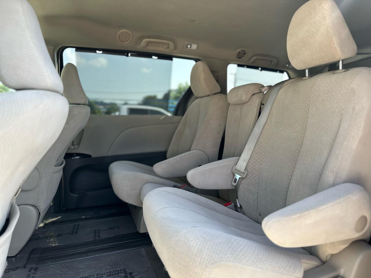 Toyota Sienna LE FWD 8-Passenger V6 2014