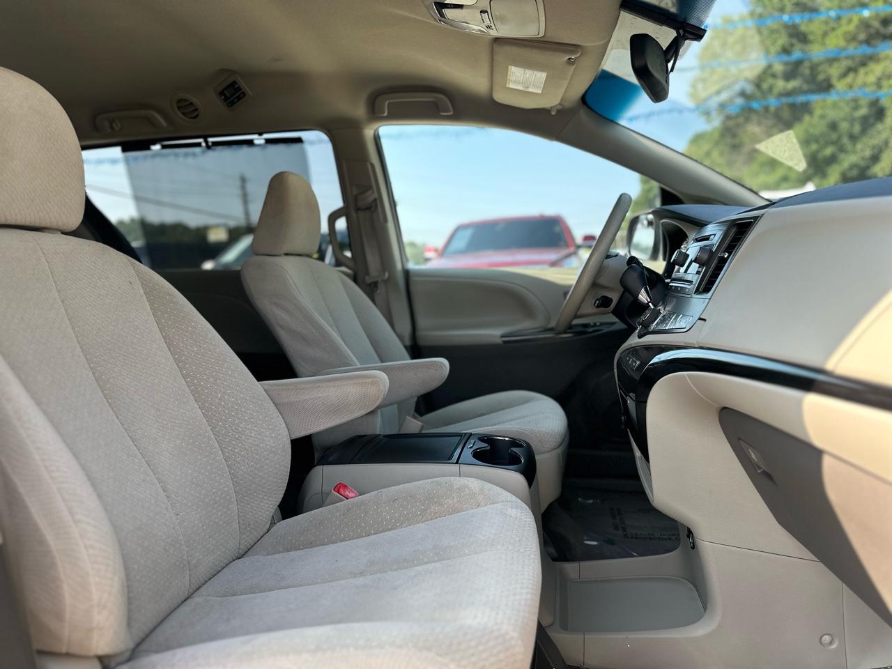 Toyota Sienna LE FWD 8-Passenger V6 2014