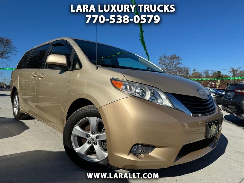 2014 Toyota Sienna LE's photo