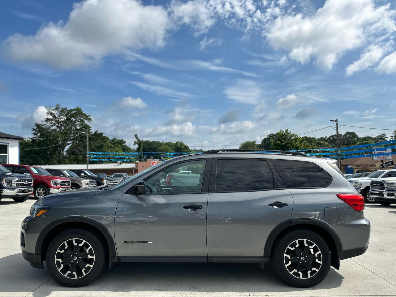 Nissan Pathfinder SV 4WD 2020