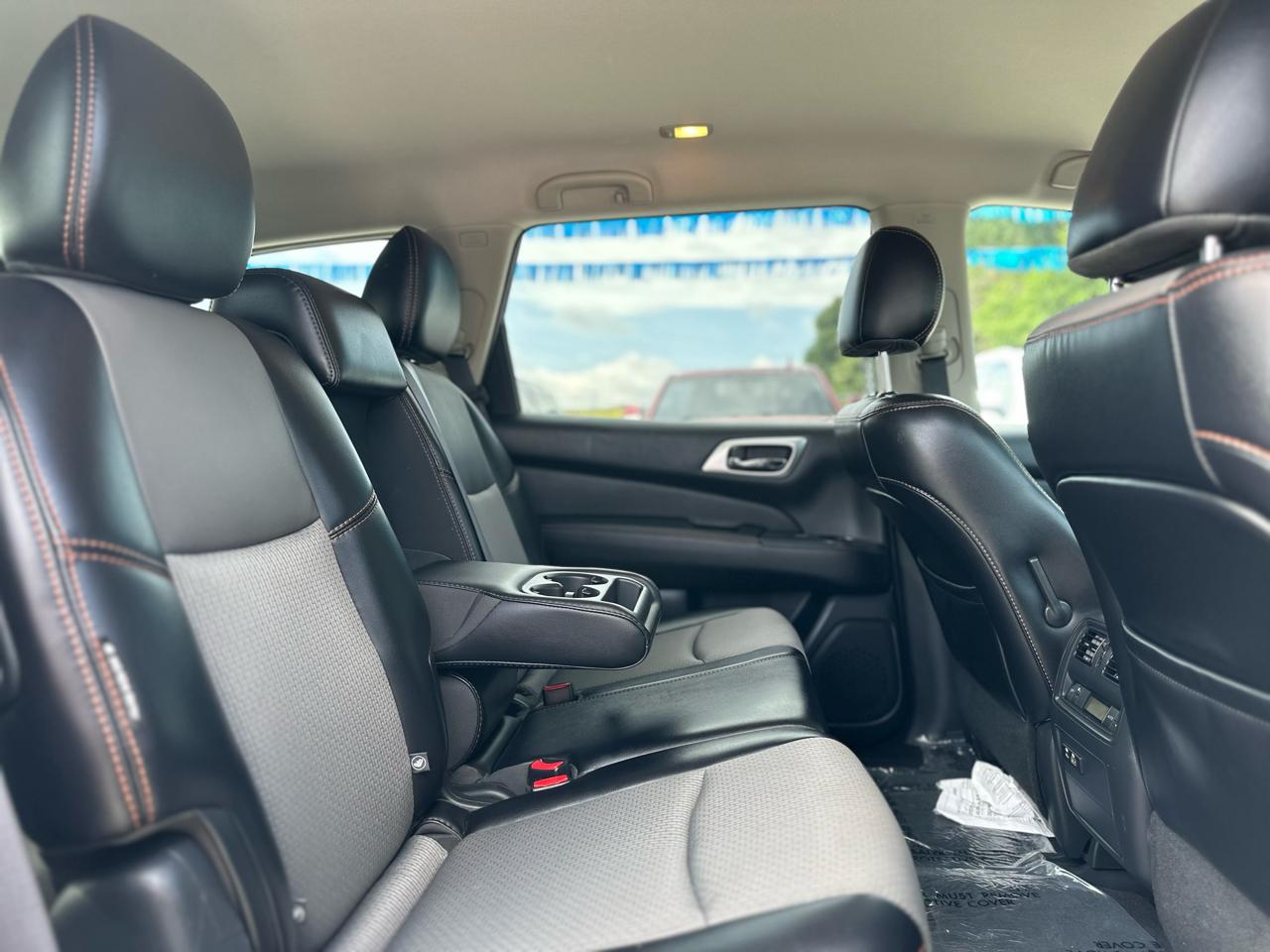 Nissan Pathfinder SV 4WD 2020