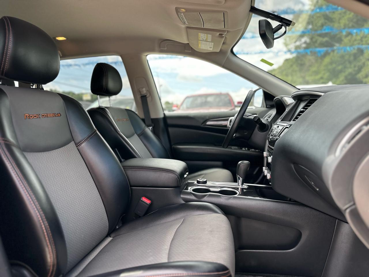 Nissan Pathfinder SV 4WD 2020