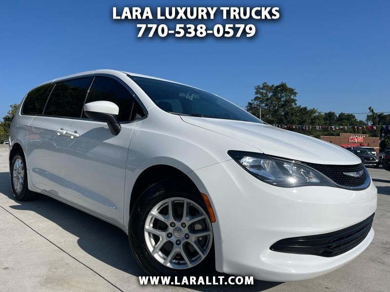 2019 Chrysler Pacifica LX's photo