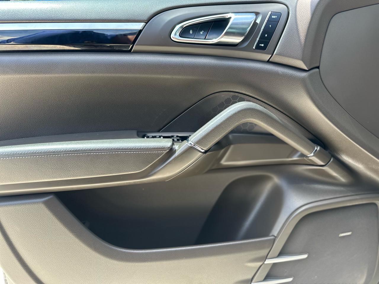 Porsche Cayenne Base 2016