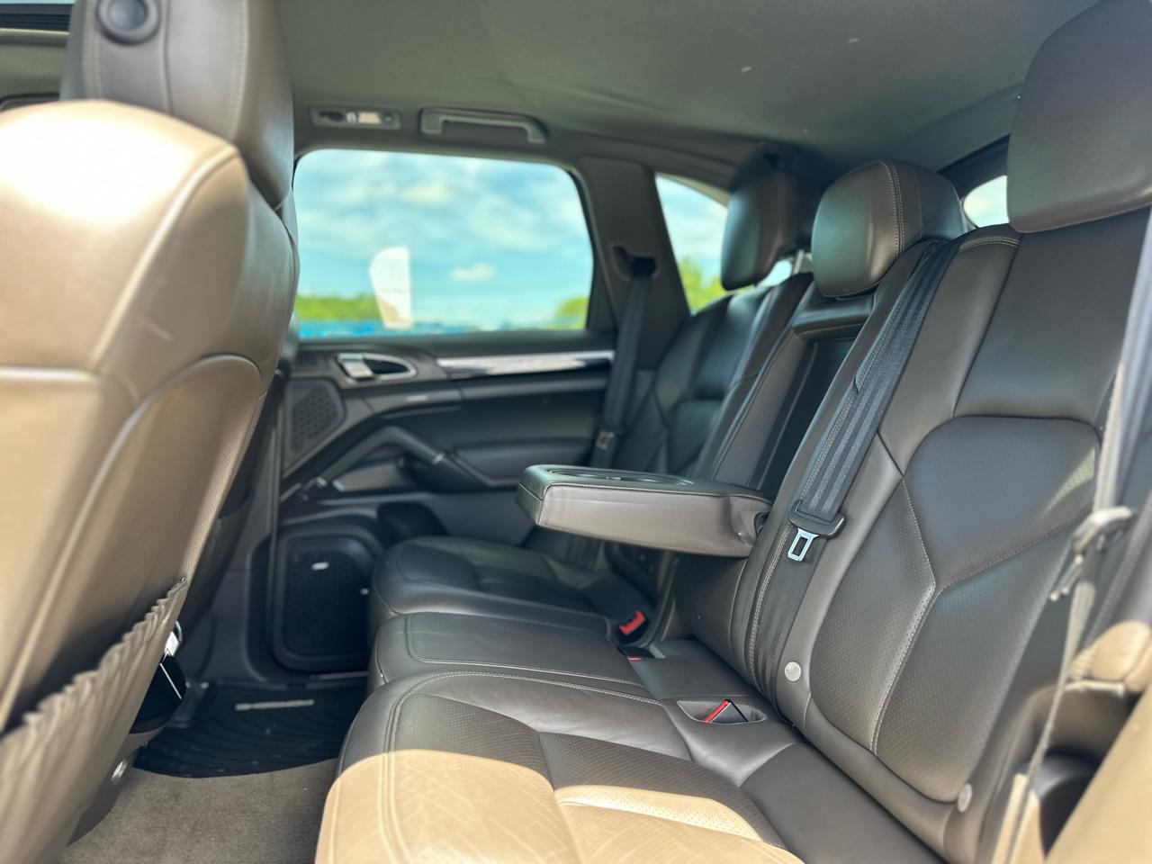 Porsche Cayenne Base 2016