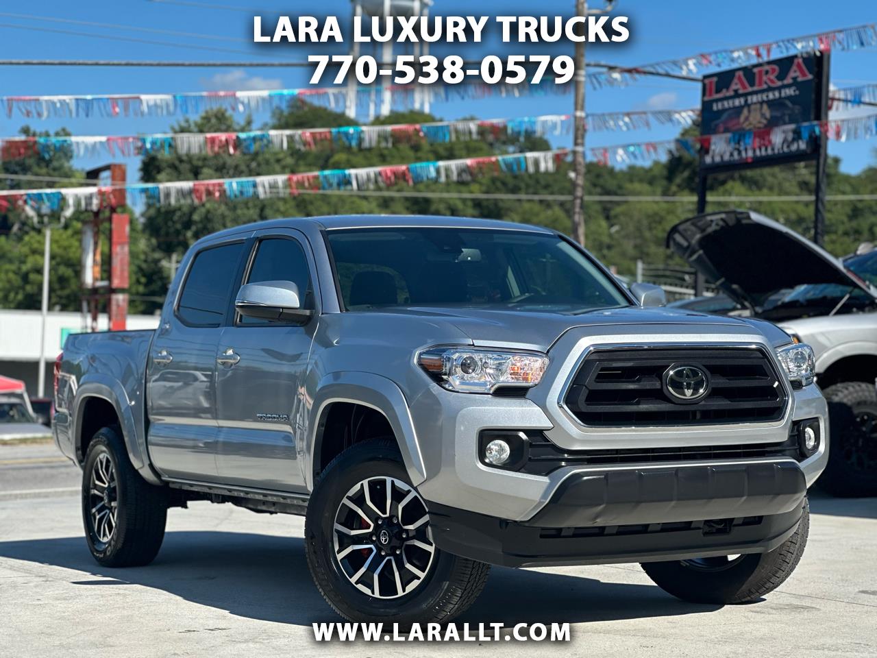 2022 Toyota Tacoma SR5's photo