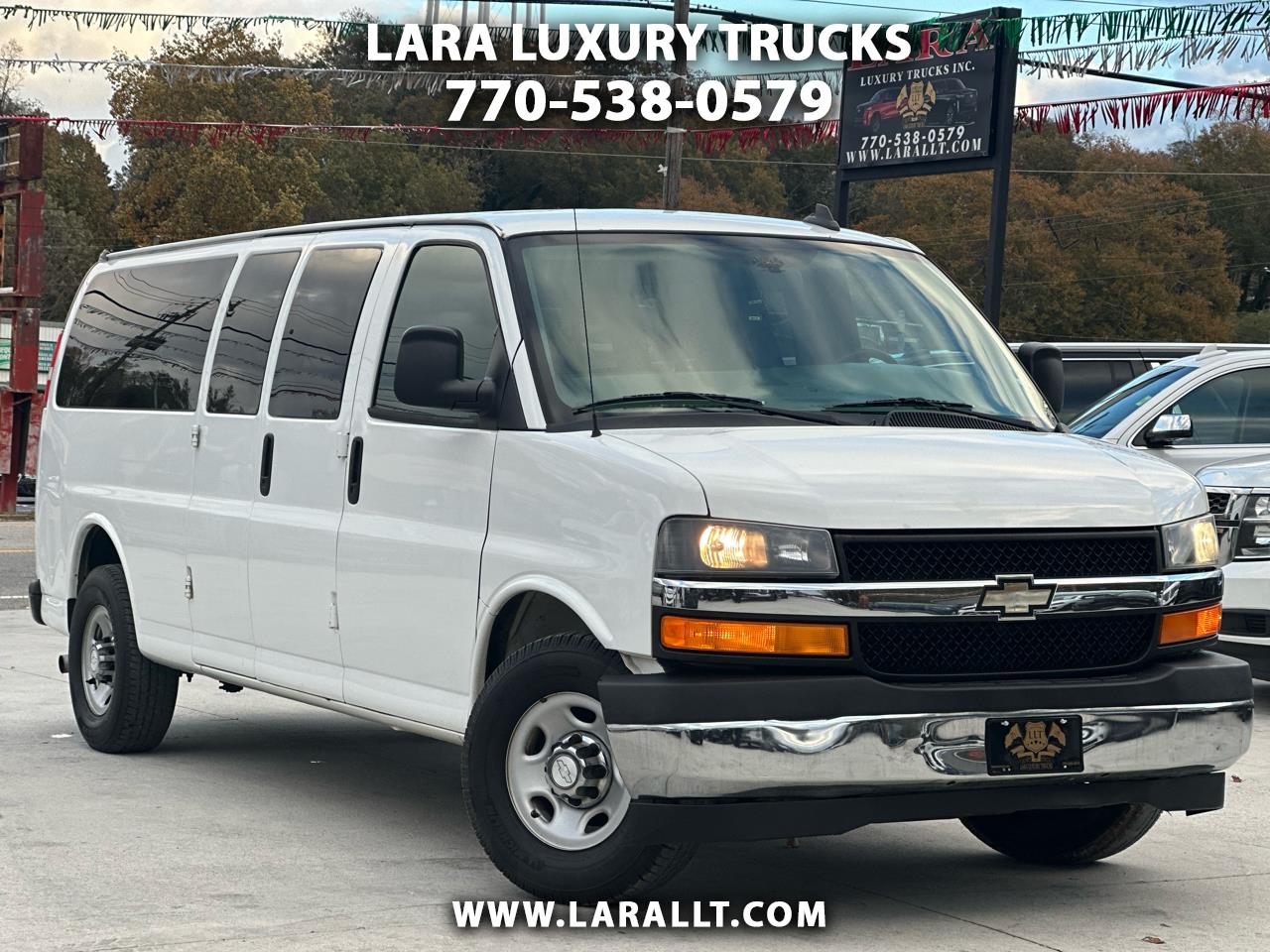 2017 Chevrolet Express Passenger LS's photo
