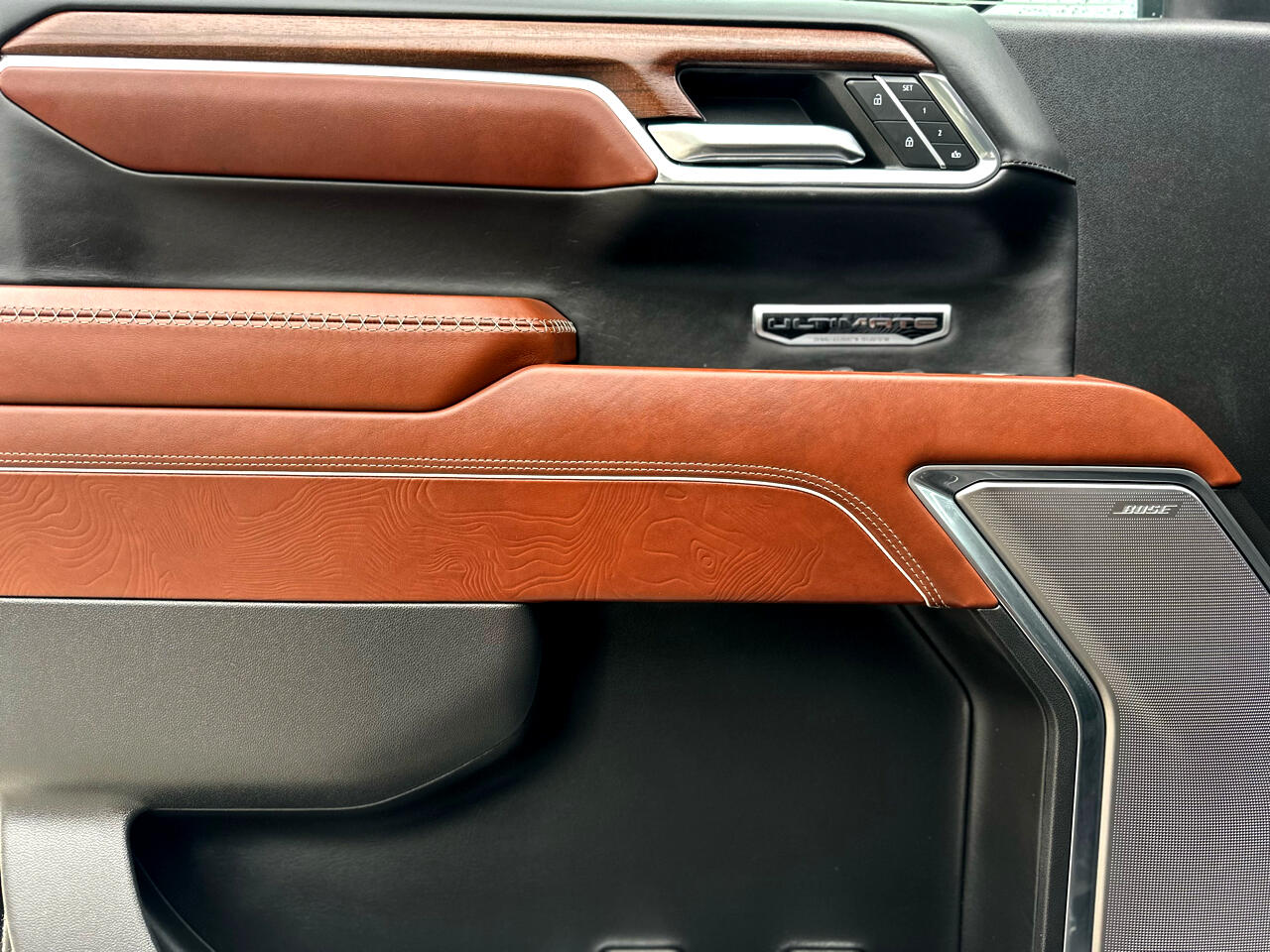 GMC Sierra 1500 Denali Ultimate Crew Cab 4WD 2024