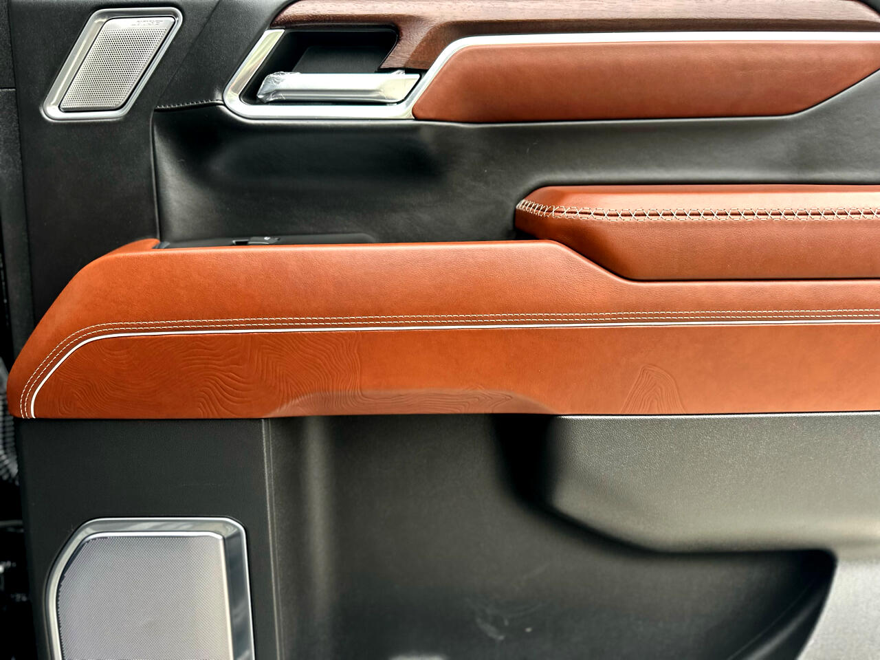 GMC Sierra 1500 Denali Ultimate Crew Cab 4WD 2024