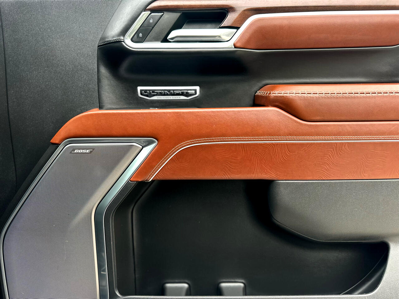 GMC Sierra 1500 Denali Ultimate Crew Cab 4WD 2024