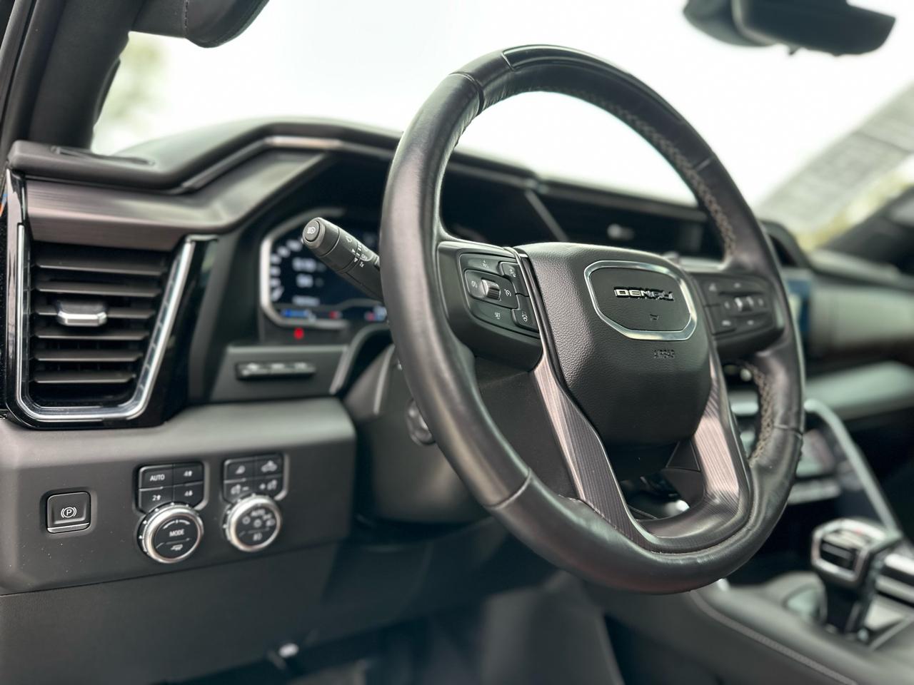 GMC Sierra 1500 Denali Ultimate Crew Cab 4WD 2024