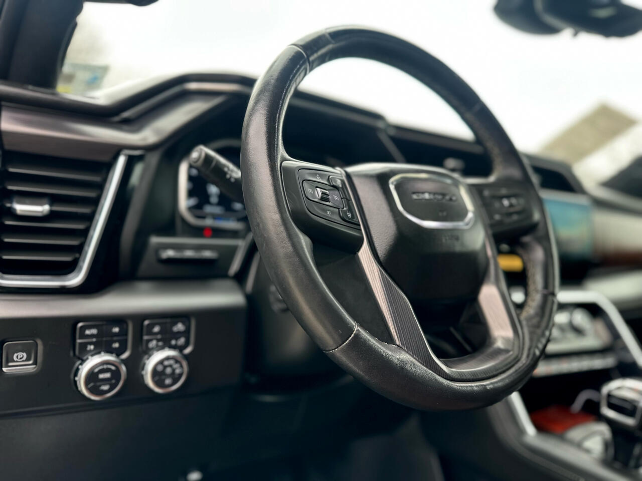 GMC Sierra 1500 Denali Ultimate Crew Cab 4WD 2023