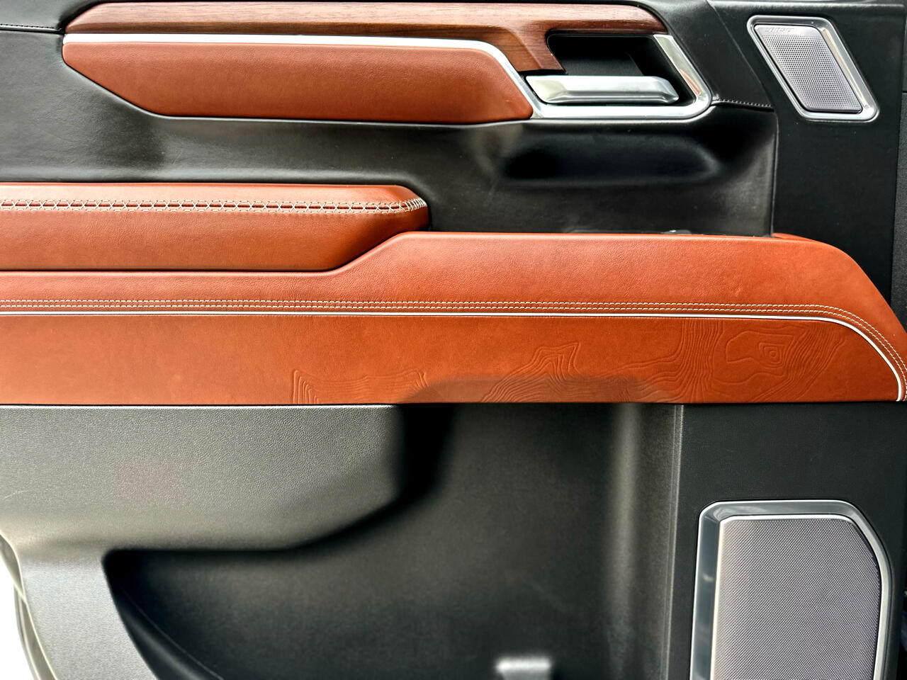 GMC Sierra 1500 Denali Ultimate Crew Cab 4WD 2023