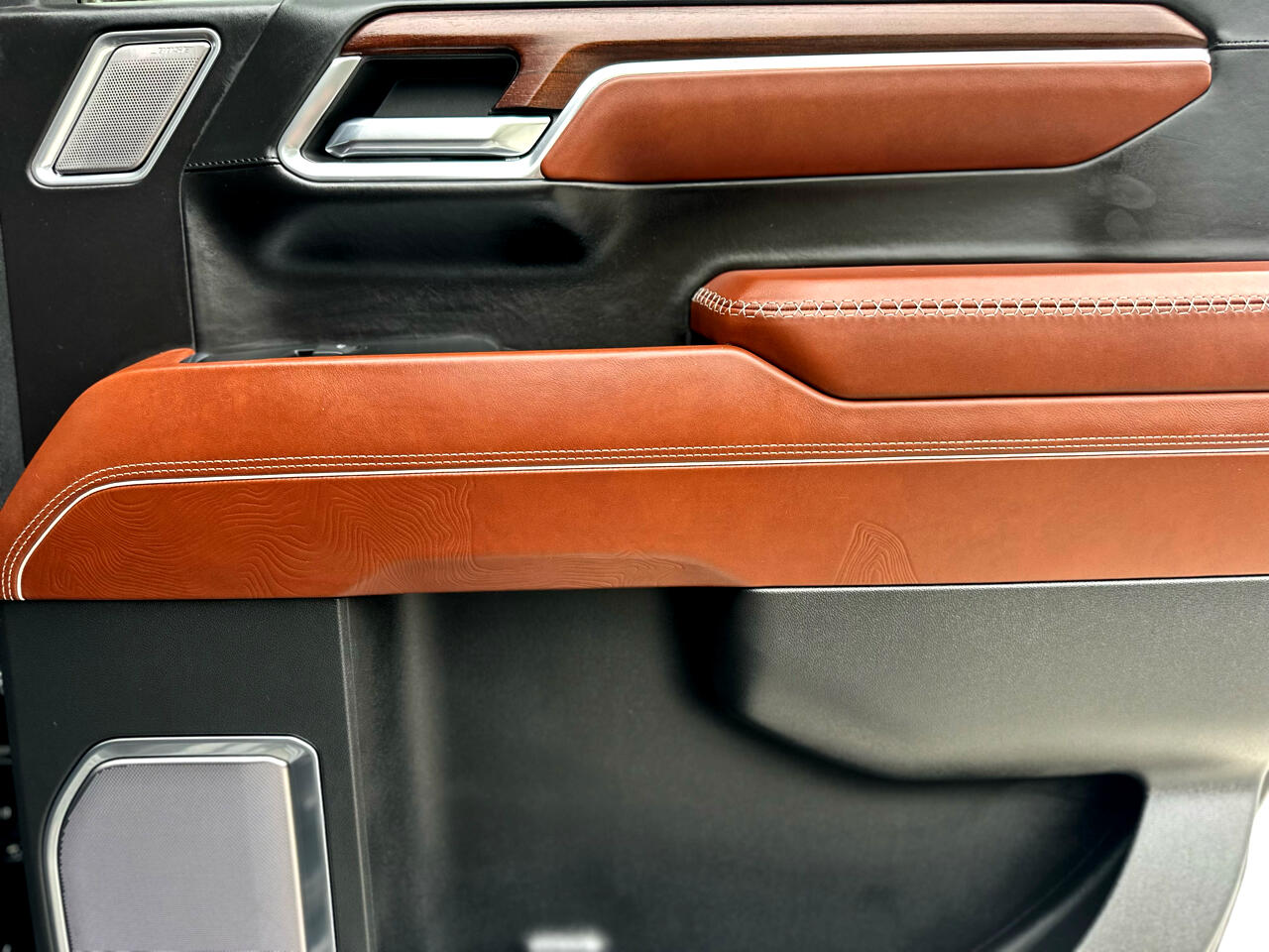 GMC Sierra 1500 Denali Ultimate Crew Cab 4WD 2023