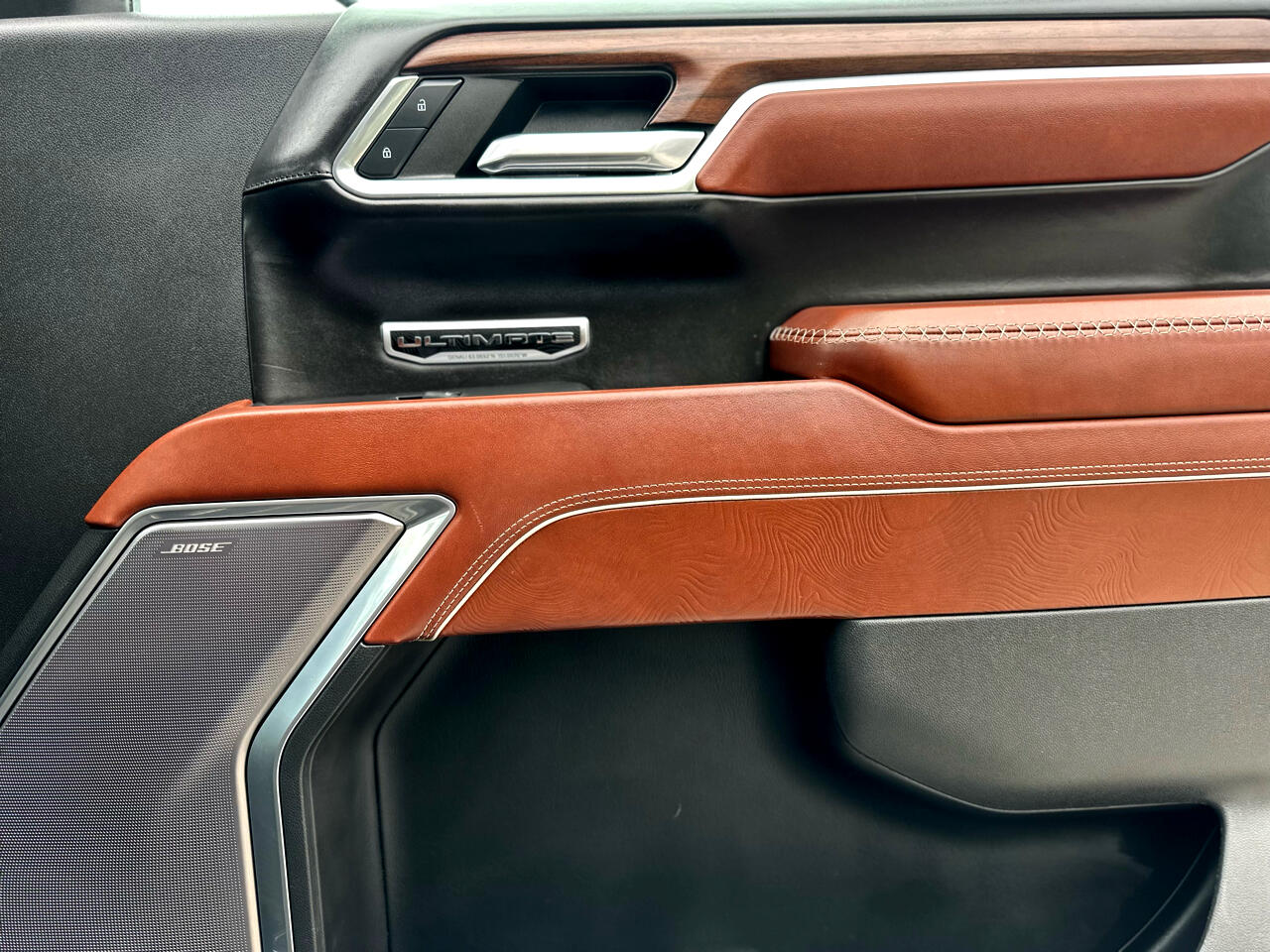 GMC Sierra 1500 Denali Ultimate Crew Cab 4WD 2023