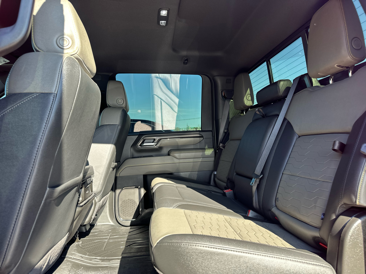 Chevrolet Silverado 2500HD ZR2 Crew Cab 4WD 2025