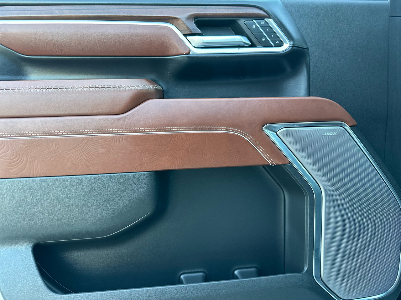 GMC Sierra 2500HD Denali Ultimate Crew Cab 4WD 2024