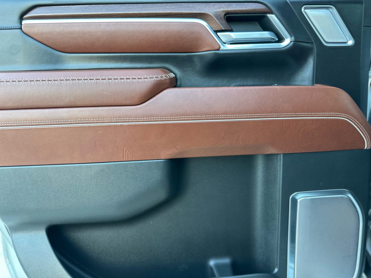 GMC Sierra 2500HD Denali Ultimate Crew Cab 4WD 2024