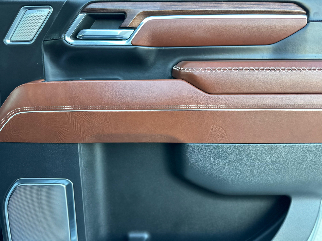 GMC Sierra 2500HD Denali Ultimate Crew Cab 4WD 2024