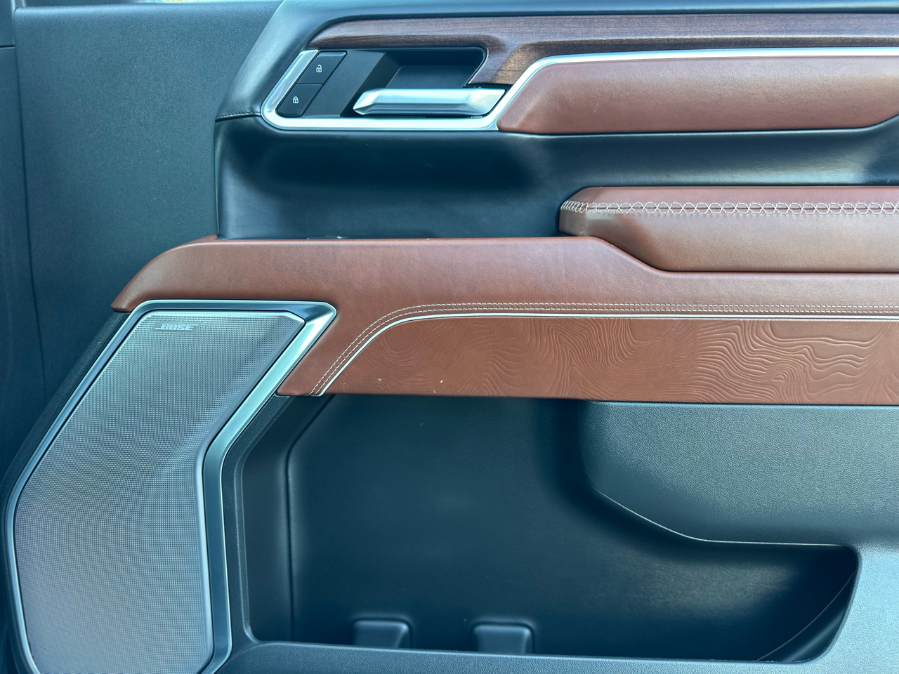 GMC Sierra 2500HD Denali Ultimate Crew Cab 4WD 2024