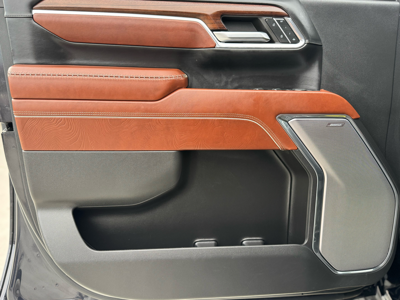 GMC Sierra 2500HD Denali Ultimate Crew Cab 4WD 2024