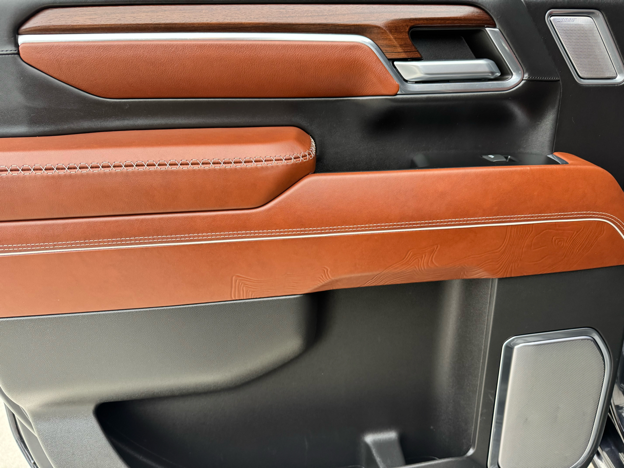 GMC Sierra 2500HD Denali Ultimate Crew Cab 4WD 2024