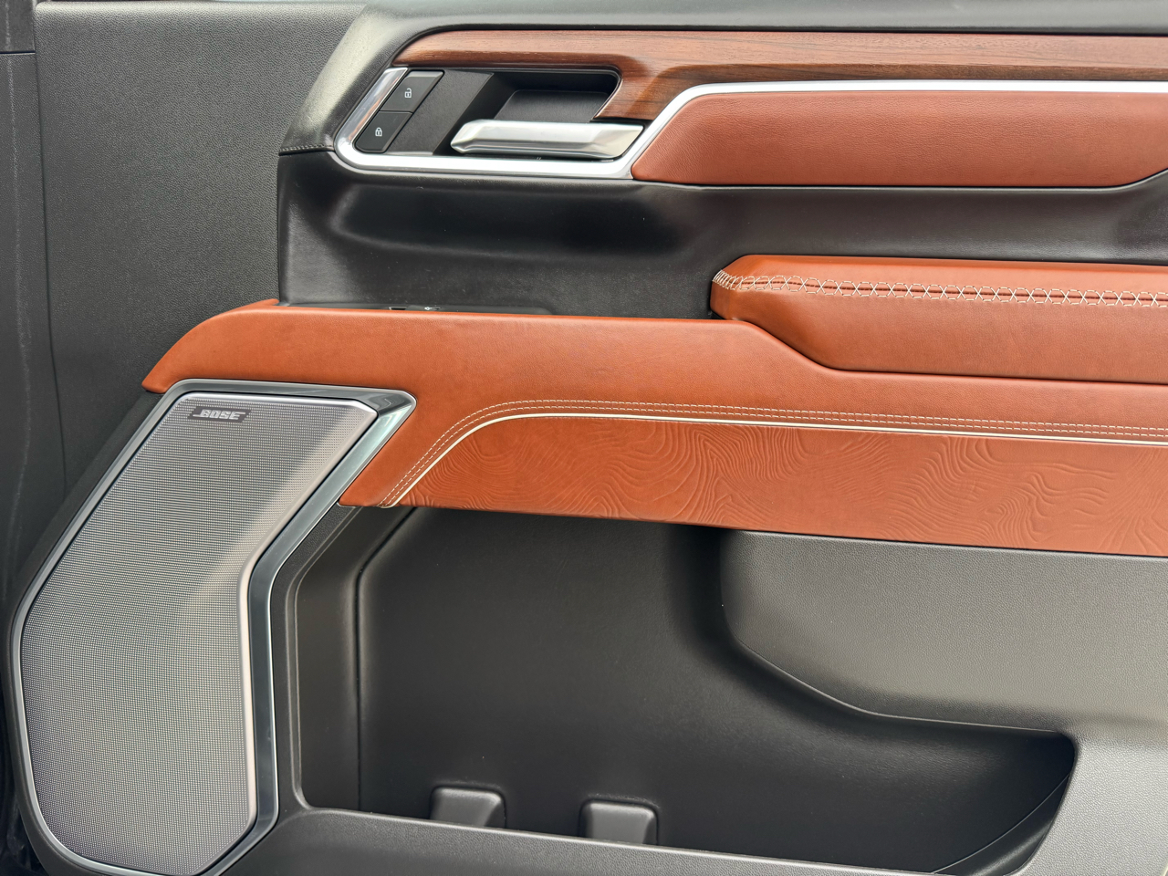 GMC Sierra 2500HD Denali Ultimate Crew Cab 4WD 2024