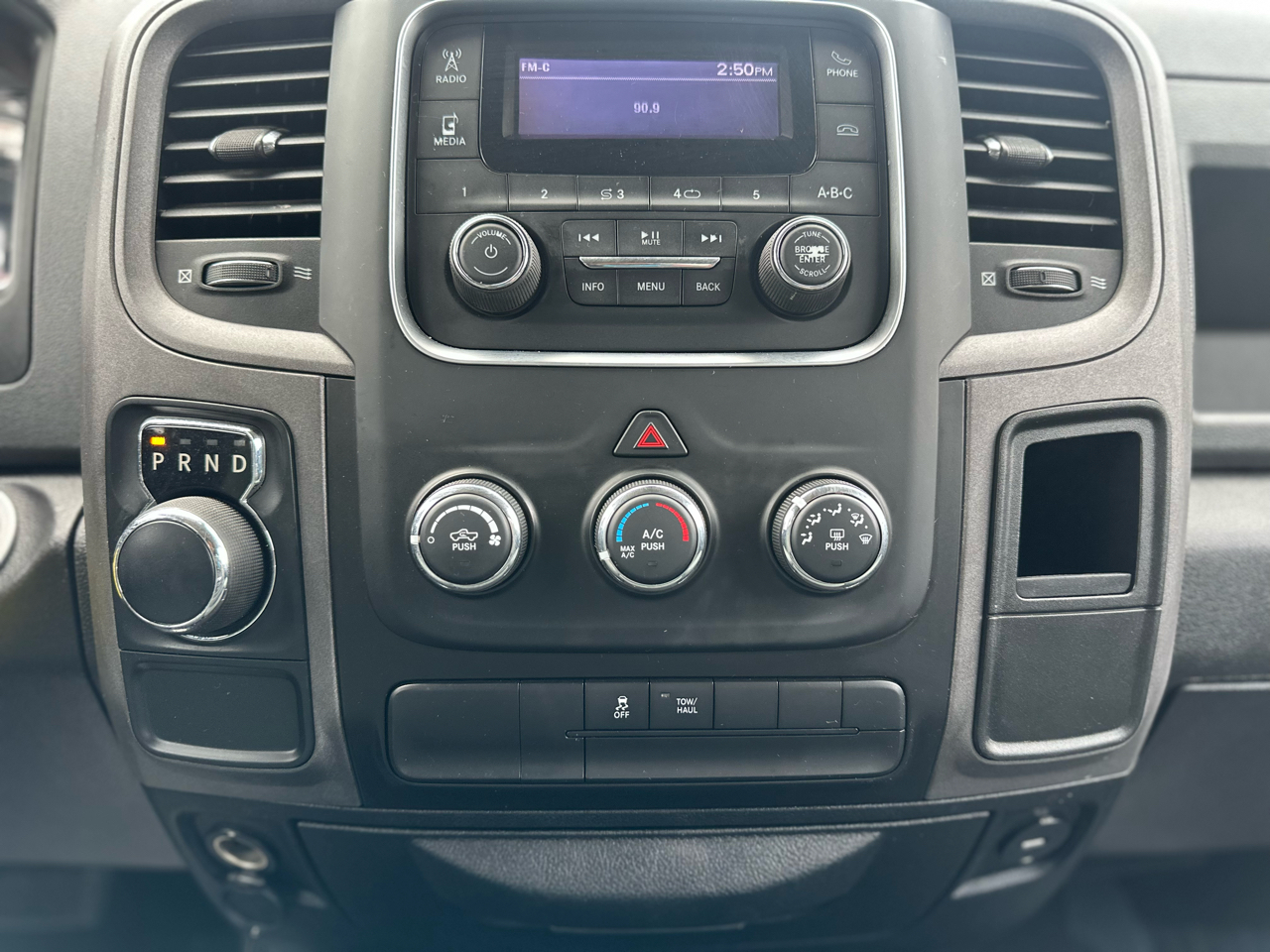 RAM 1500 Tradesman Quad Cab 2WD 2018