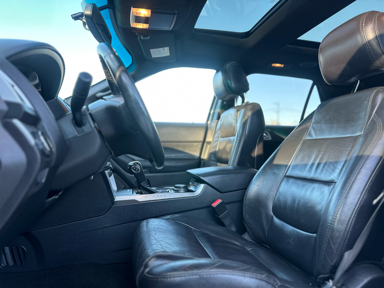 Ford Explorer XLT 2WD 2012