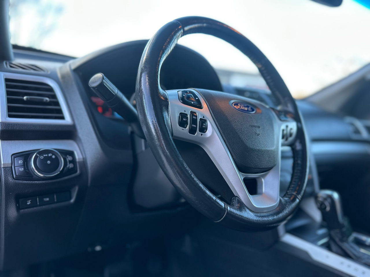 Ford Explorer XLT 2WD 2012