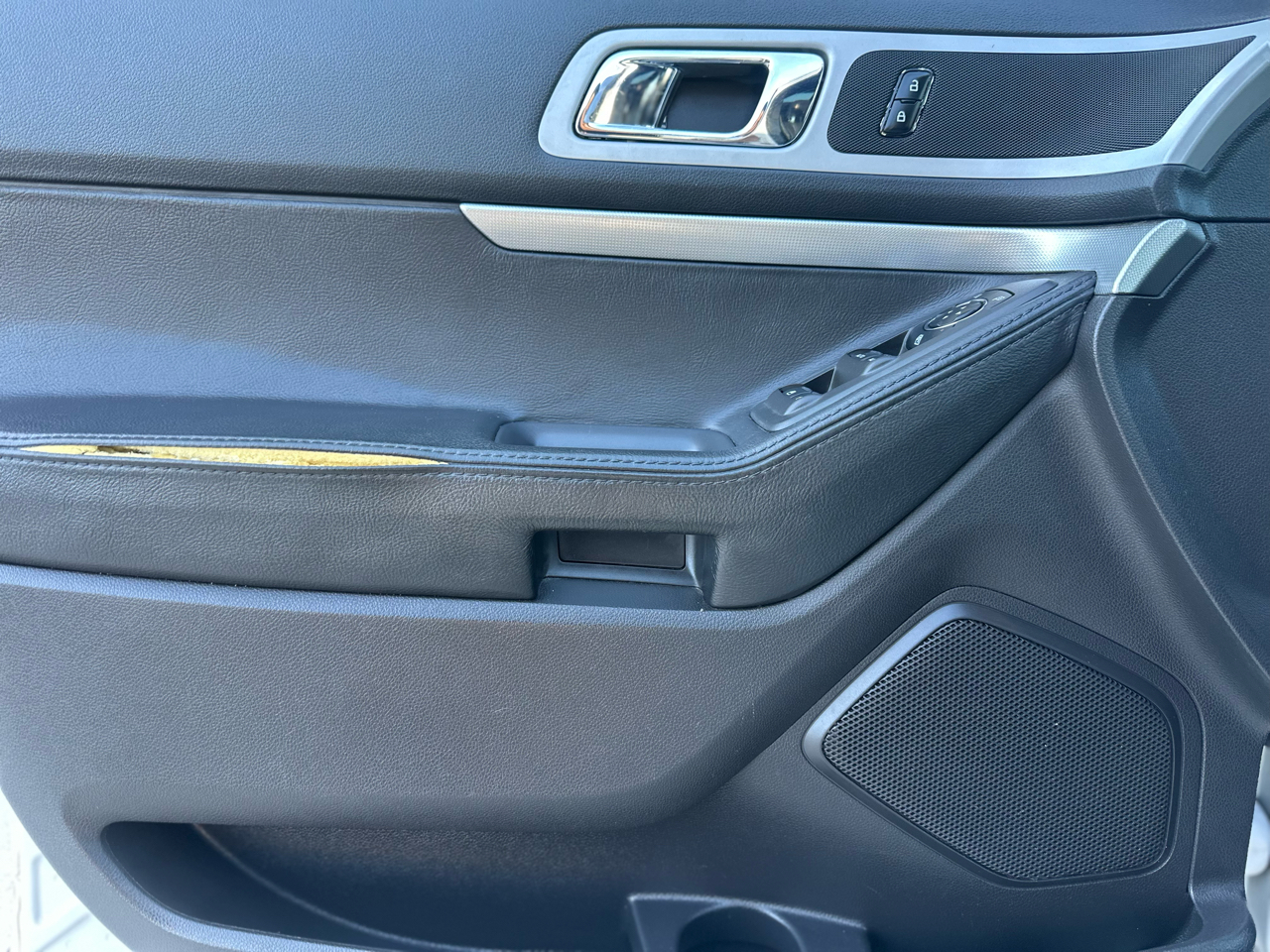 Ford Explorer XLT 2WD 2012