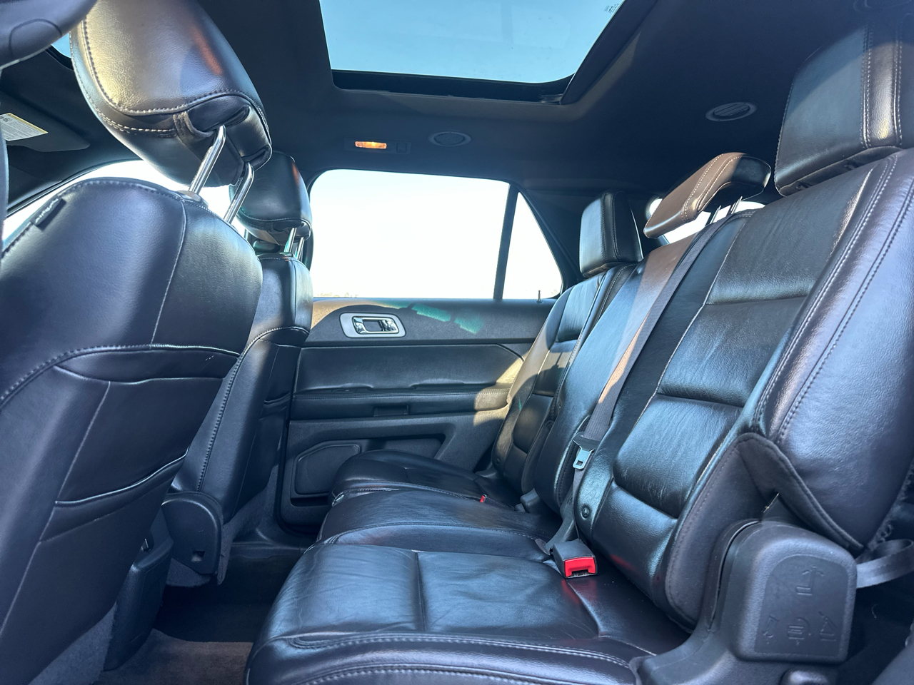 Ford Explorer XLT 2WD 2012