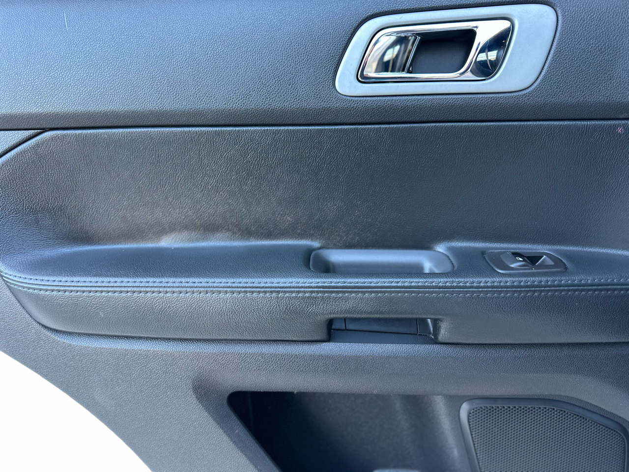 Ford Explorer XLT 2WD 2012