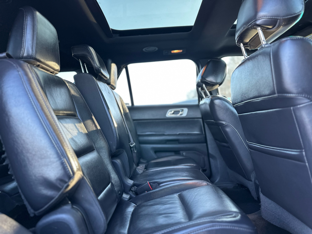 Ford Explorer XLT 2WD 2012