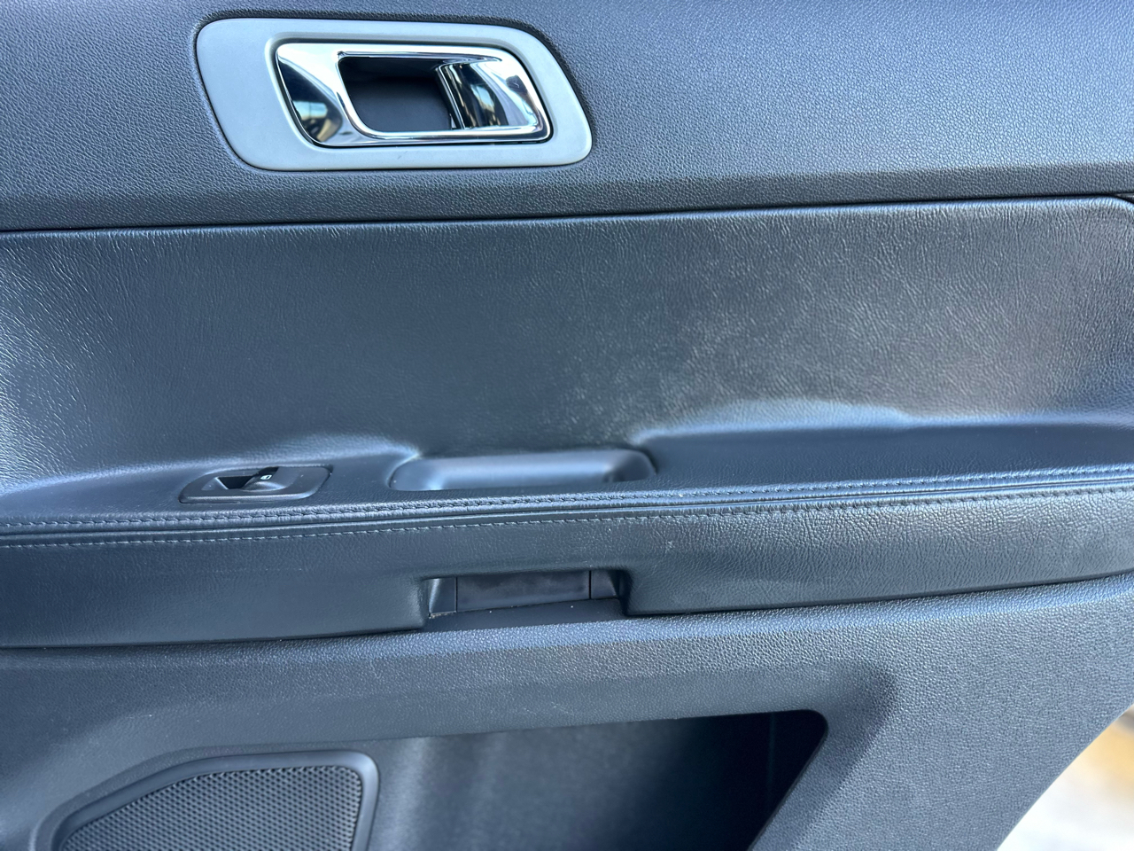 Ford Explorer XLT 2WD 2012