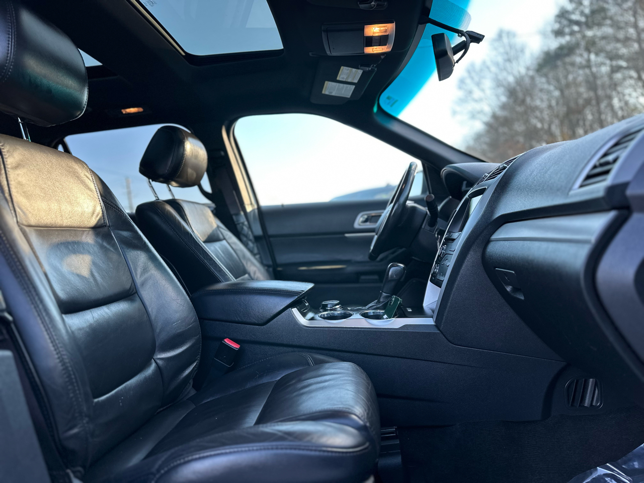 Ford Explorer XLT 2WD 2012