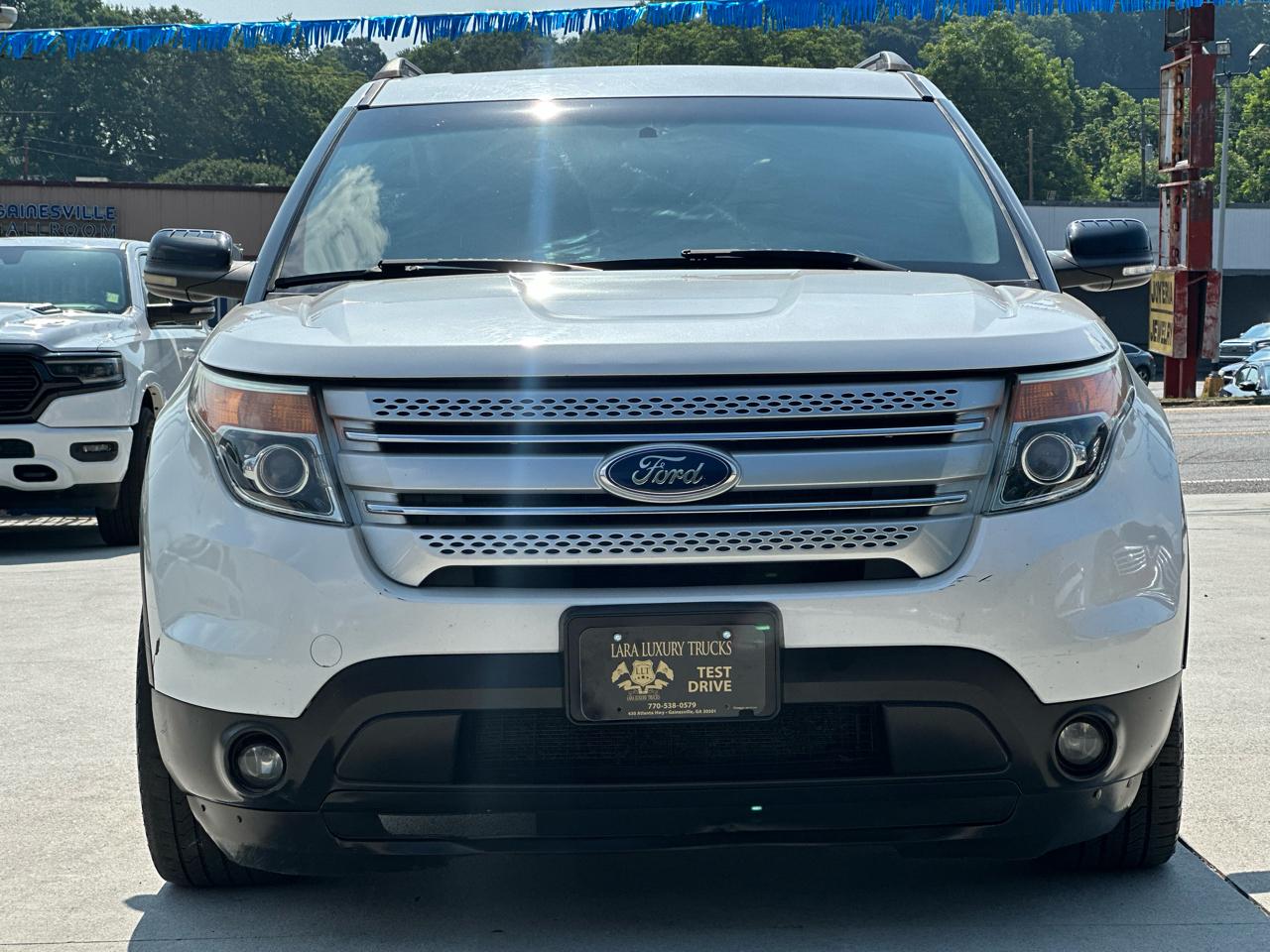 Ford Explorer XLT 2WD 2012