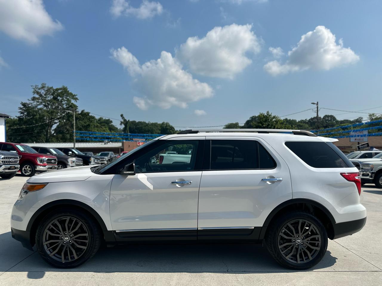 Ford Explorer XLT 2WD 2012