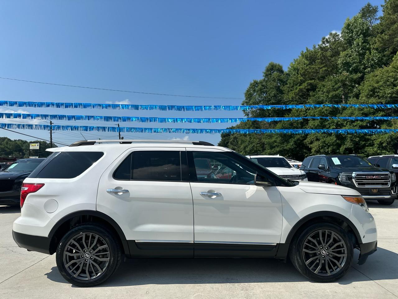 Ford Explorer XLT 2WD 2012