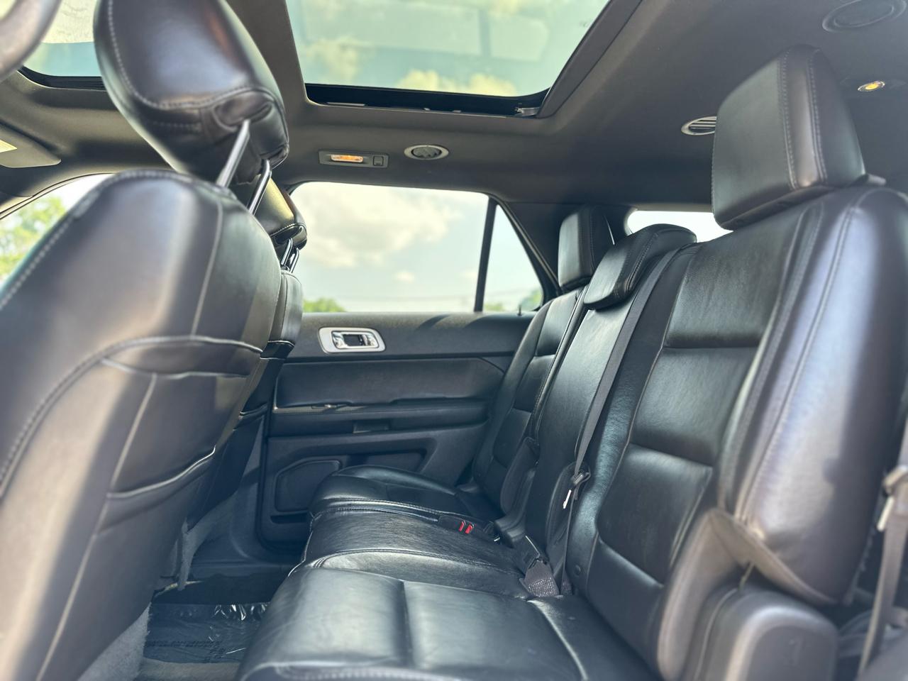 Ford Explorer XLT 2WD 2012