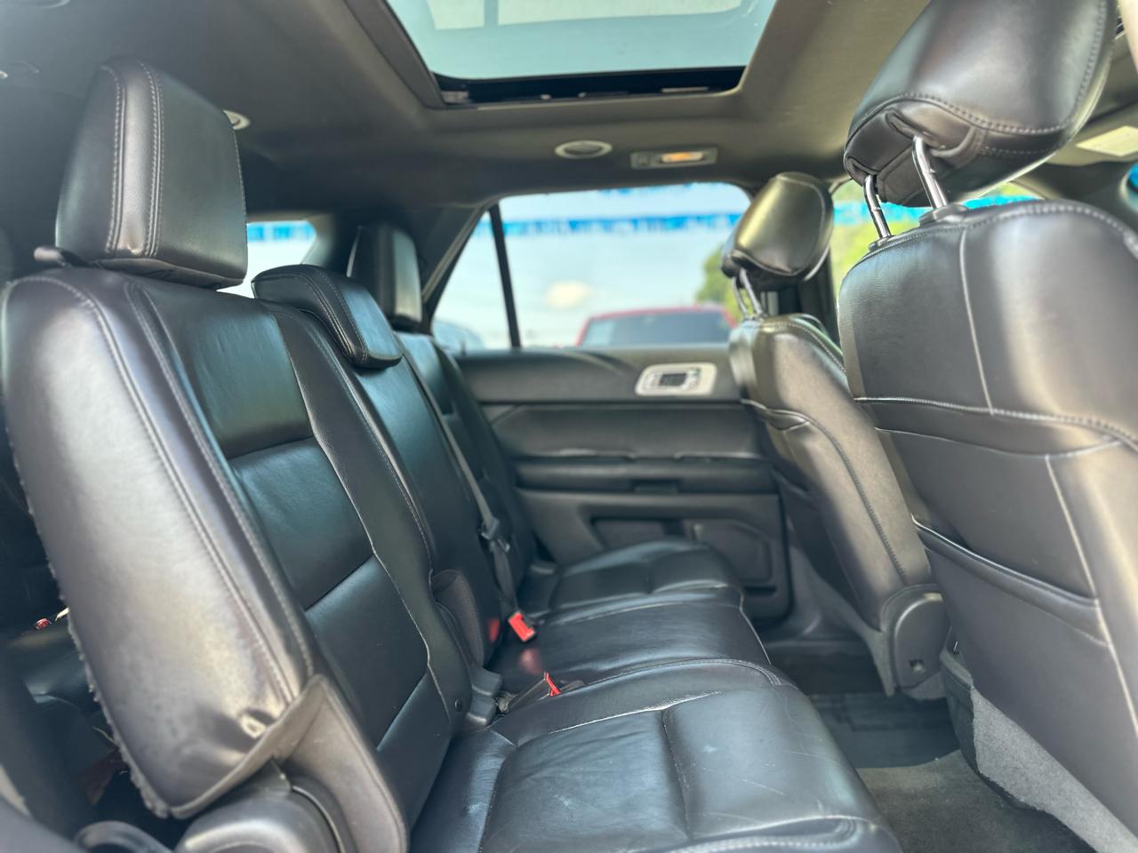 Ford Explorer XLT 2WD 2012