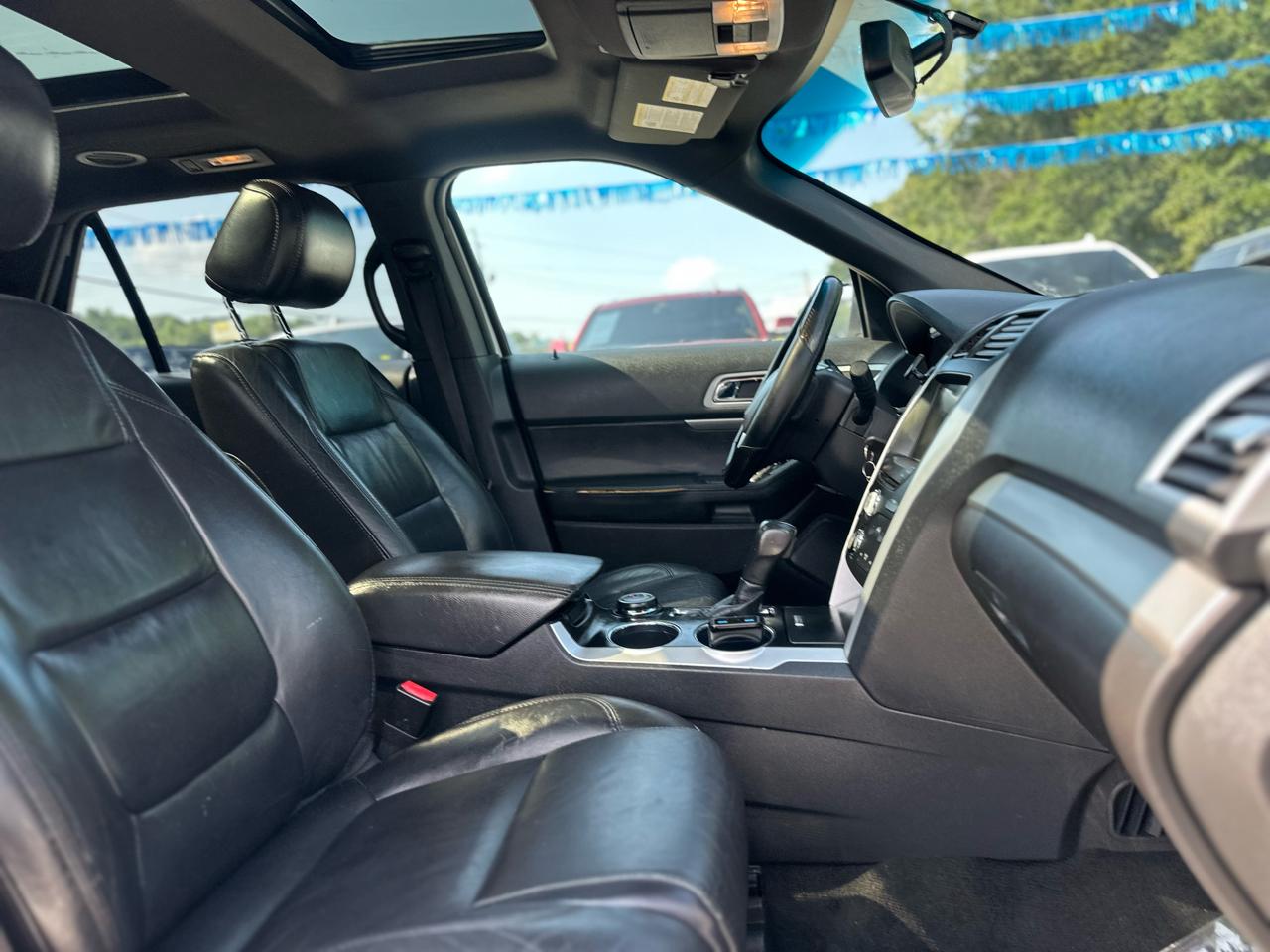 Ford Explorer XLT 2WD 2012