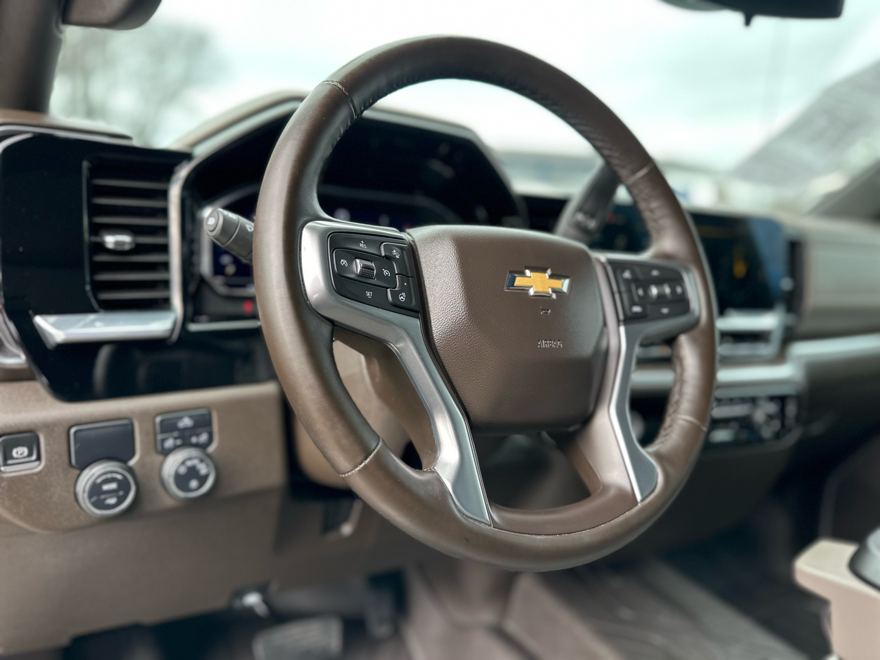 Chevrolet Silverado 1500 LT Crew Cab 2WD 2024