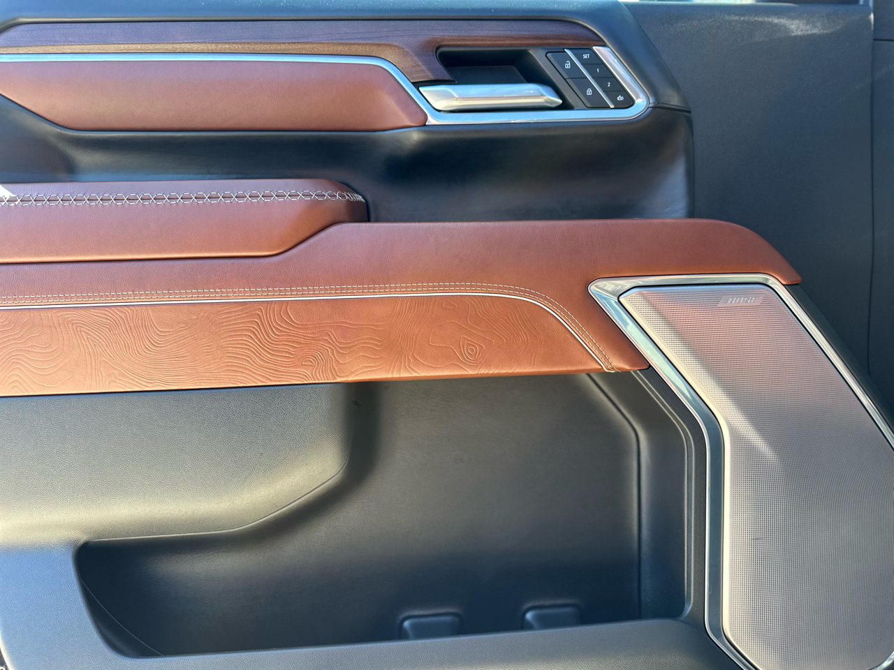 GMC Sierra 2500HD Denali Ultimate Crew Cab 4WD 2024