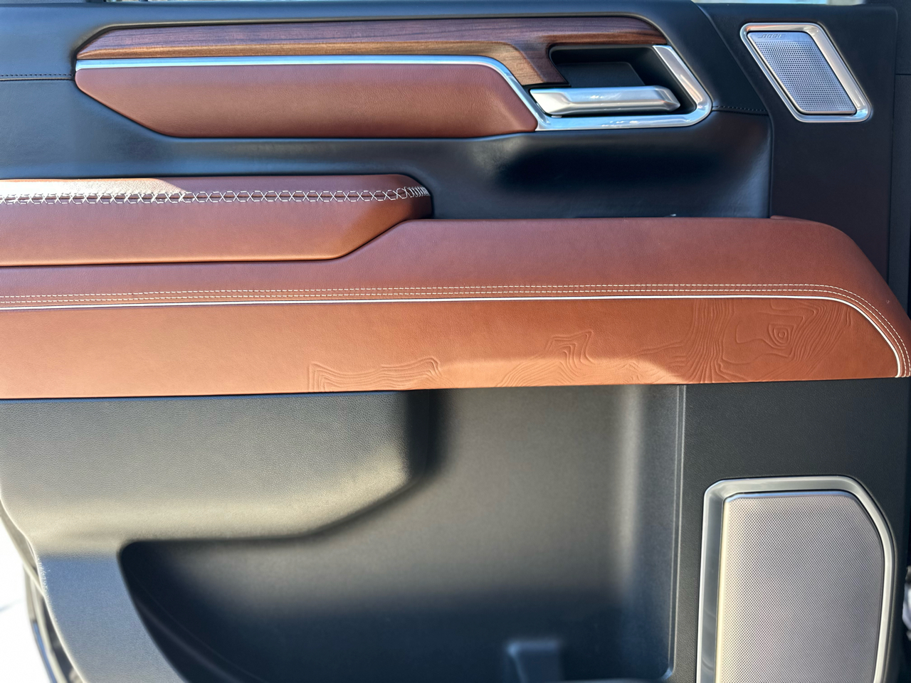 GMC Sierra 2500HD Denali Ultimate Crew Cab 4WD 2024