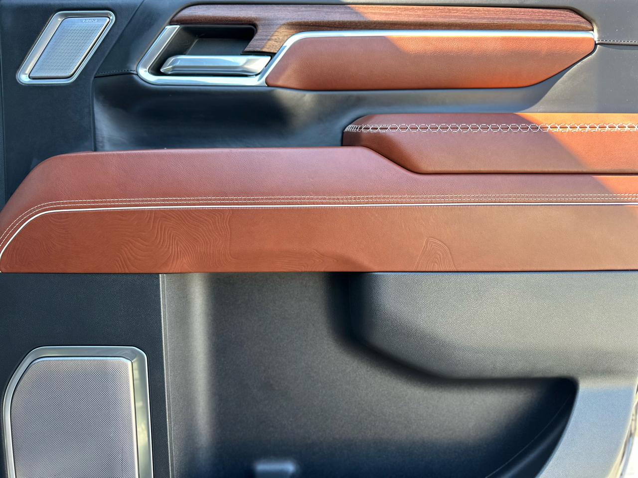 GMC Sierra 2500HD Denali Ultimate Crew Cab 4WD 2024